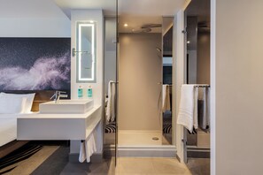 Suite, 1 Queen Bed with Sofa bed | Bathroom | Eco-friendly toiletries, hair dryer, towels