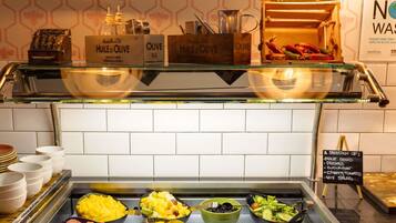 Daily full breakfast (GBP 21 per person)