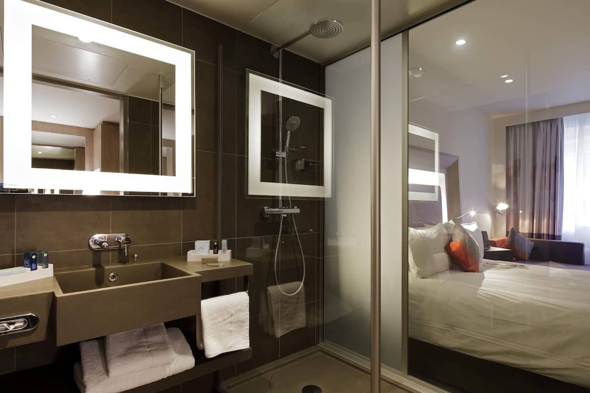 premium bedding, in-room safe, desk, soundproofing