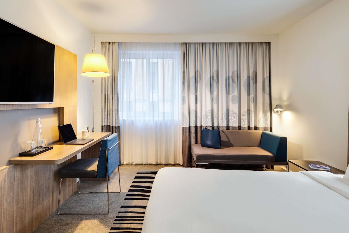 Chambre Standard, 1 grand lit | Literie de qualité supérieure, coffres-forts dans les chambres, bureau