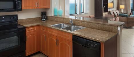 Fridge, microwave, stovetop, dishwasher