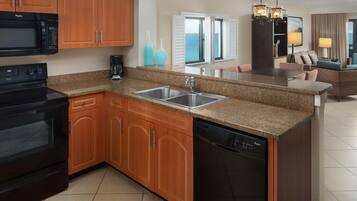 Fridge, microwave, stovetop, dishwasher