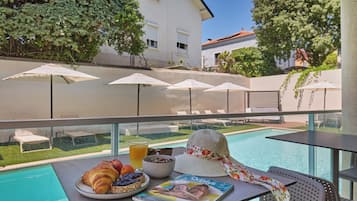 Seasonal outdoor pool, pool umbrellas, sun loungers