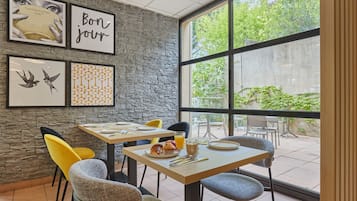 Petit déjeuner préparé sur commande servi tous les jours en supplément