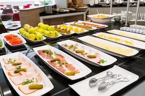 Desayuno buffet todos los días (con cargo)