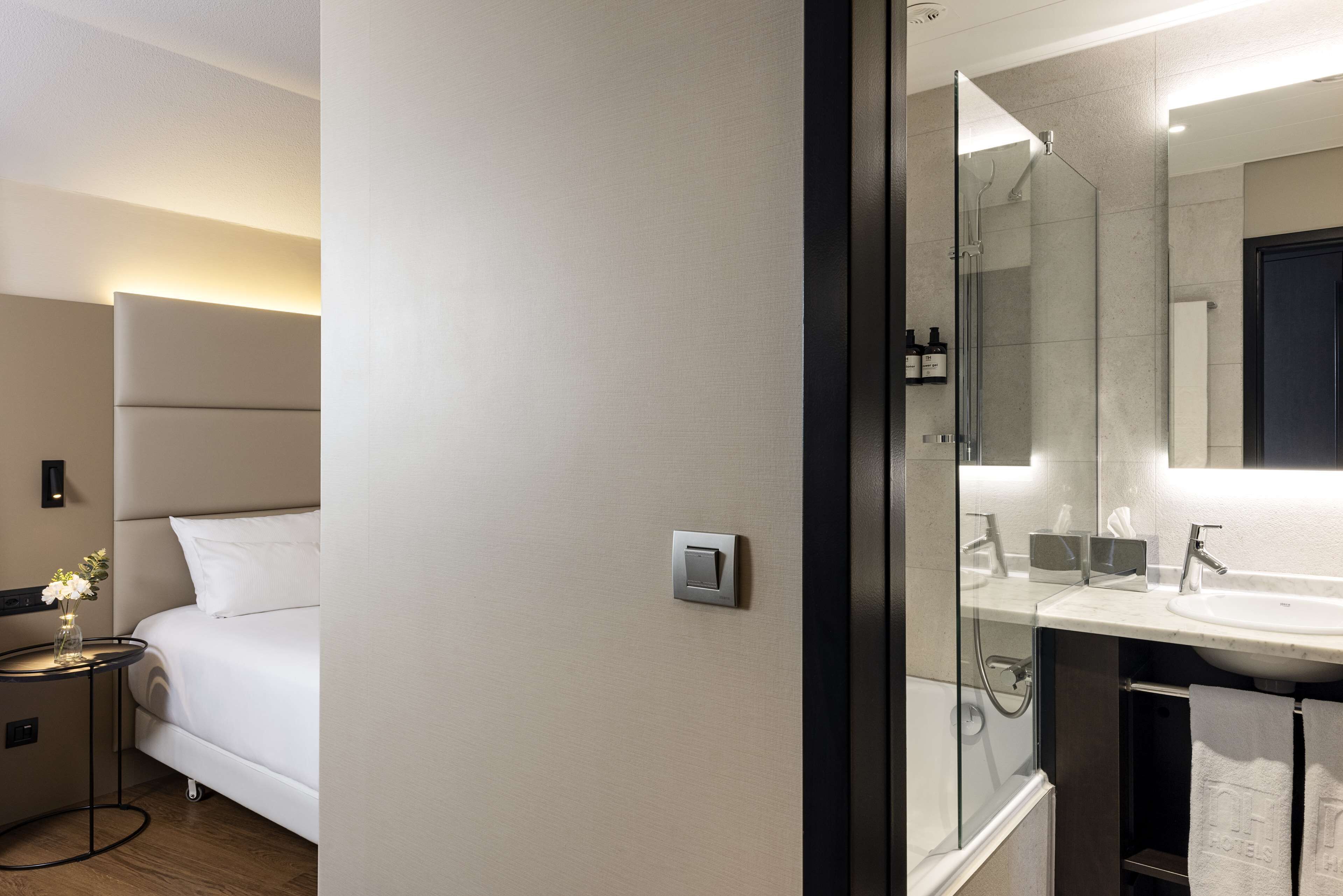 hypo-allergenic bedding, minibar, in-room safe, desk