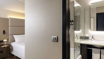 Hypo-allergenic bedding, minibar, in-room safe, desk