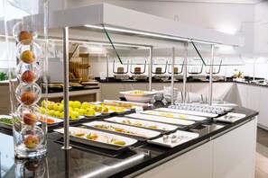 Frokostbuffé hver dag (mot et tillegg)