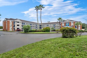 Exterior - Suburban Studios Stuart near Federal Hwy 1 (Stuart)