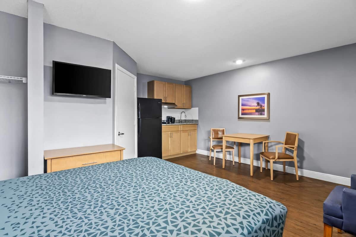 Kamer, 1 queensize bed, niet-roken | Een strijkplank/strijkijzer, extra bedden, gratis wifi, beddengoed