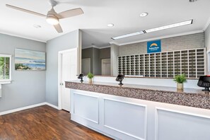 Lobby - Suburban Studios Stuart near Federal Hwy 1 (Stuart)