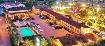 La Fiesta Ocean Inn And Suites