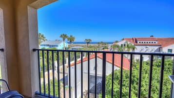 Two Story Townhouse Suite, Partial Oceanview, Jetted Tub | Sacada