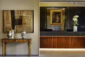 Check-in/check-out kiosk