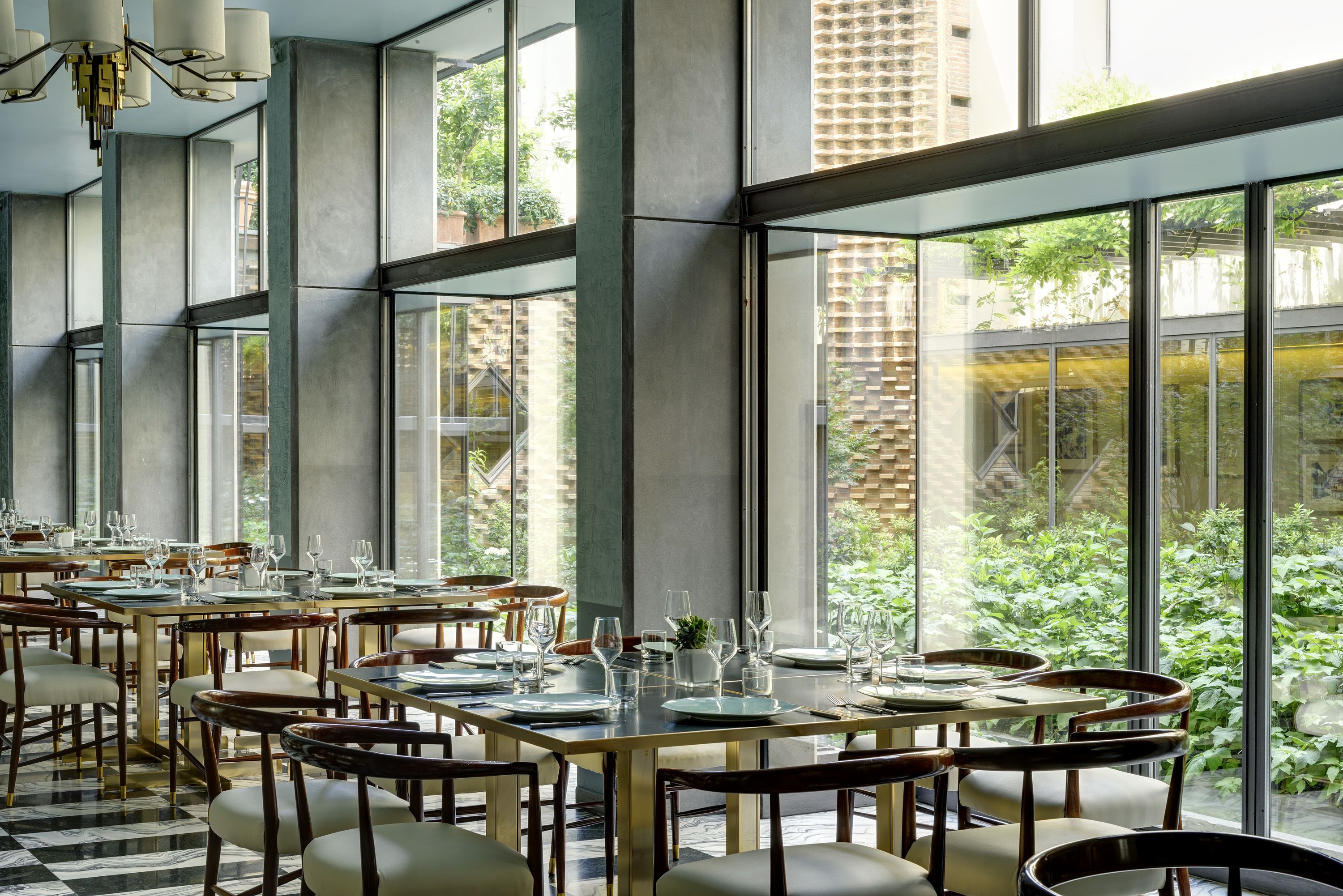 daily buffet breakfast for a fee