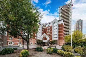 Property grounds - Sonesta Simply Suites Jersey City (Jersey City)