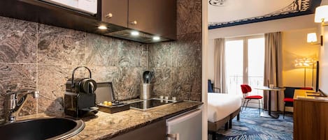 1 bedroom, in-room safe, desk, soundproofing