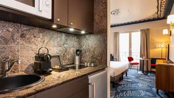 Studio, 1 Double Bed | In-room safe, desk, soundproofing, iron/ironing board