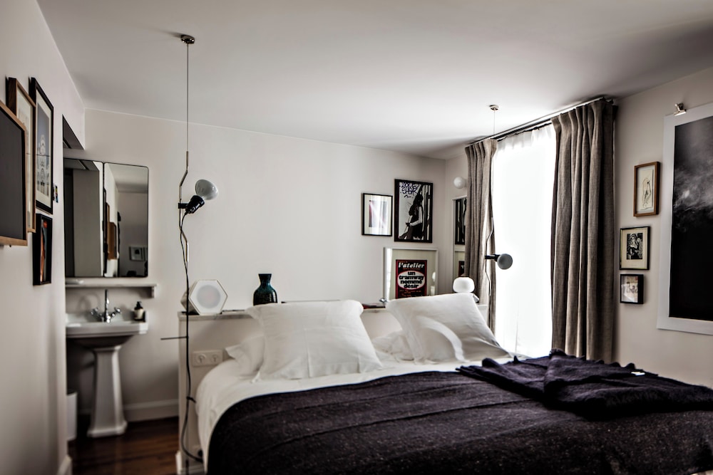 Le Pigalle by null