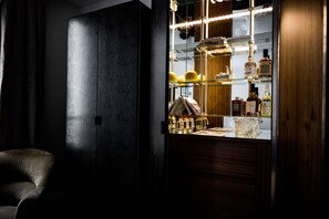 Room (Pigalle 22) | Minibar