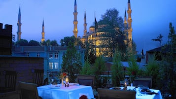 Breakfast, lunch, dinner served; ocean views