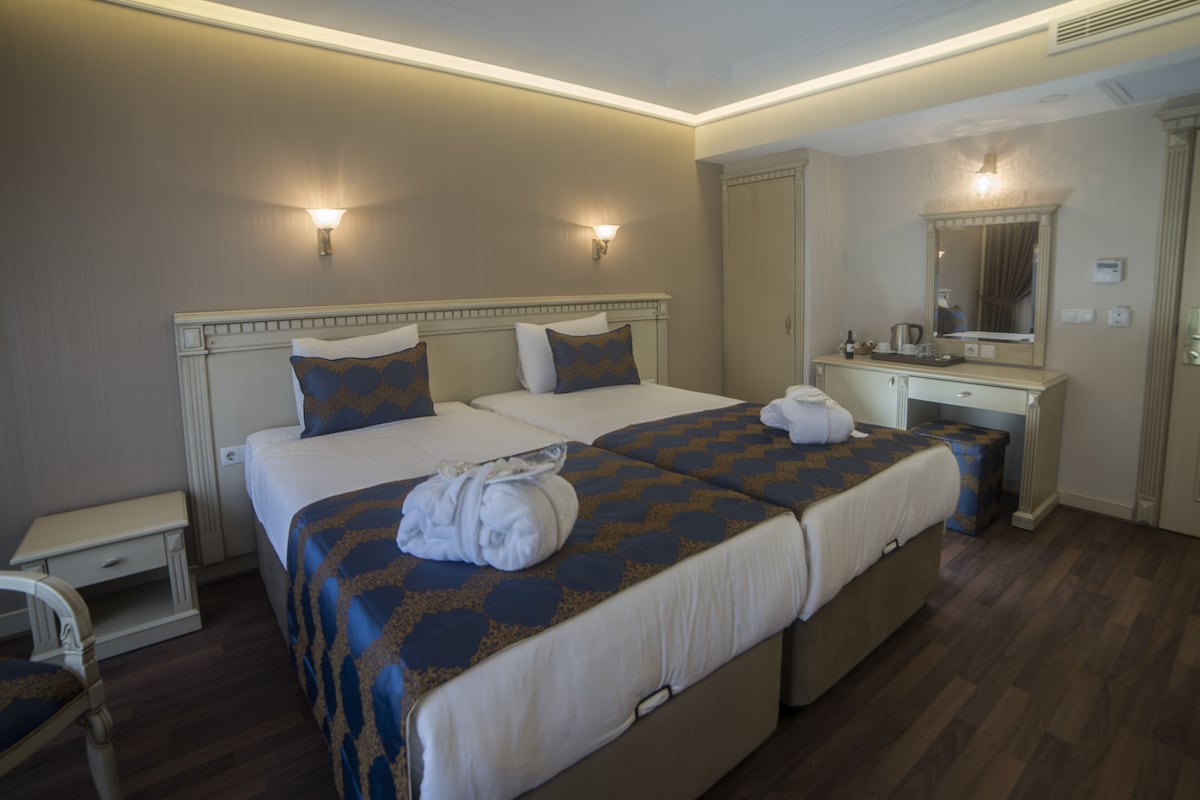 Hochwertige Bettwaren, Daunenbettdecken, Select-Comfort-Betten, Minibar