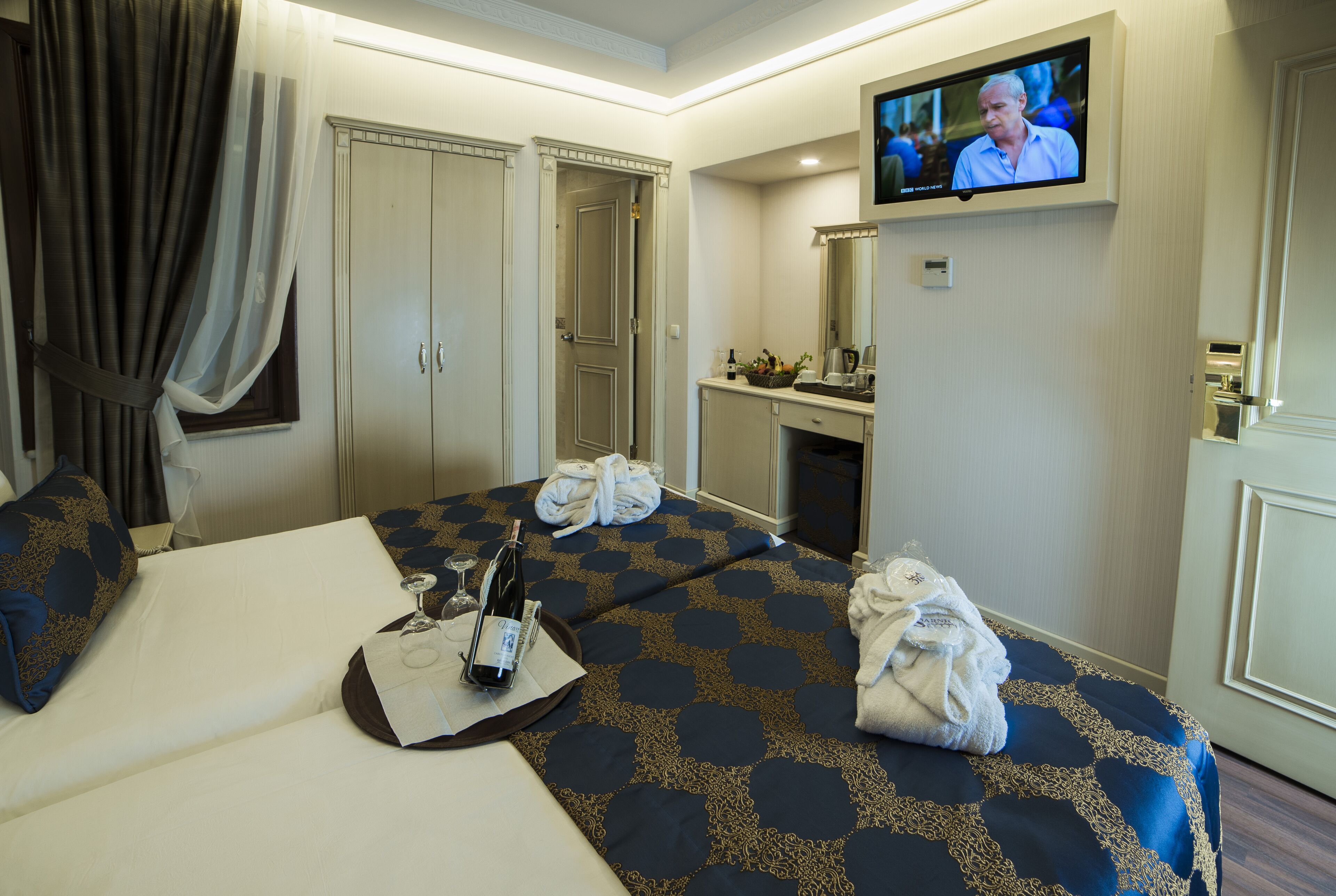 Ropa de cama de alta calidad, edredón, camas Select Comfort y minibar 
