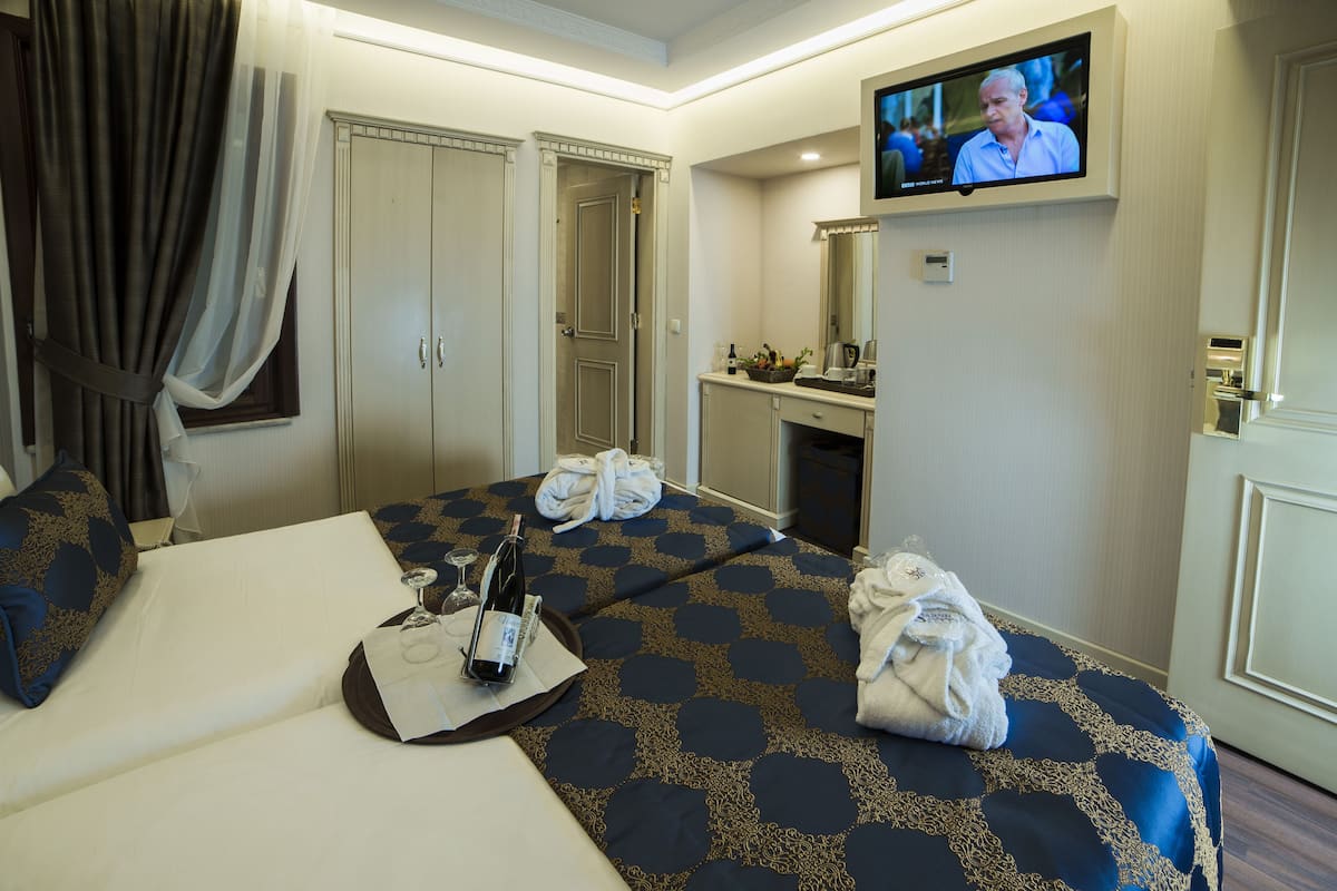 Ropa de cama de alta calidad, edredón, camas Select Comfort y minibar