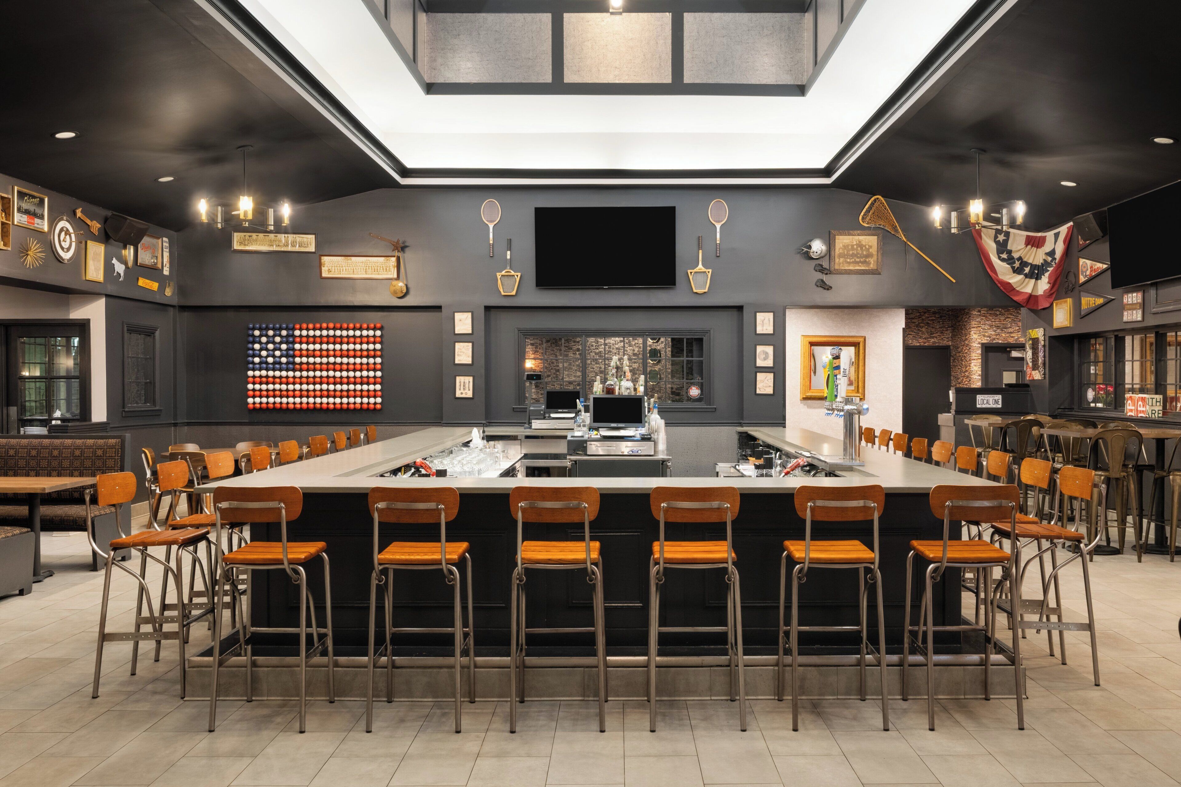 2 restaurants, breakfast served