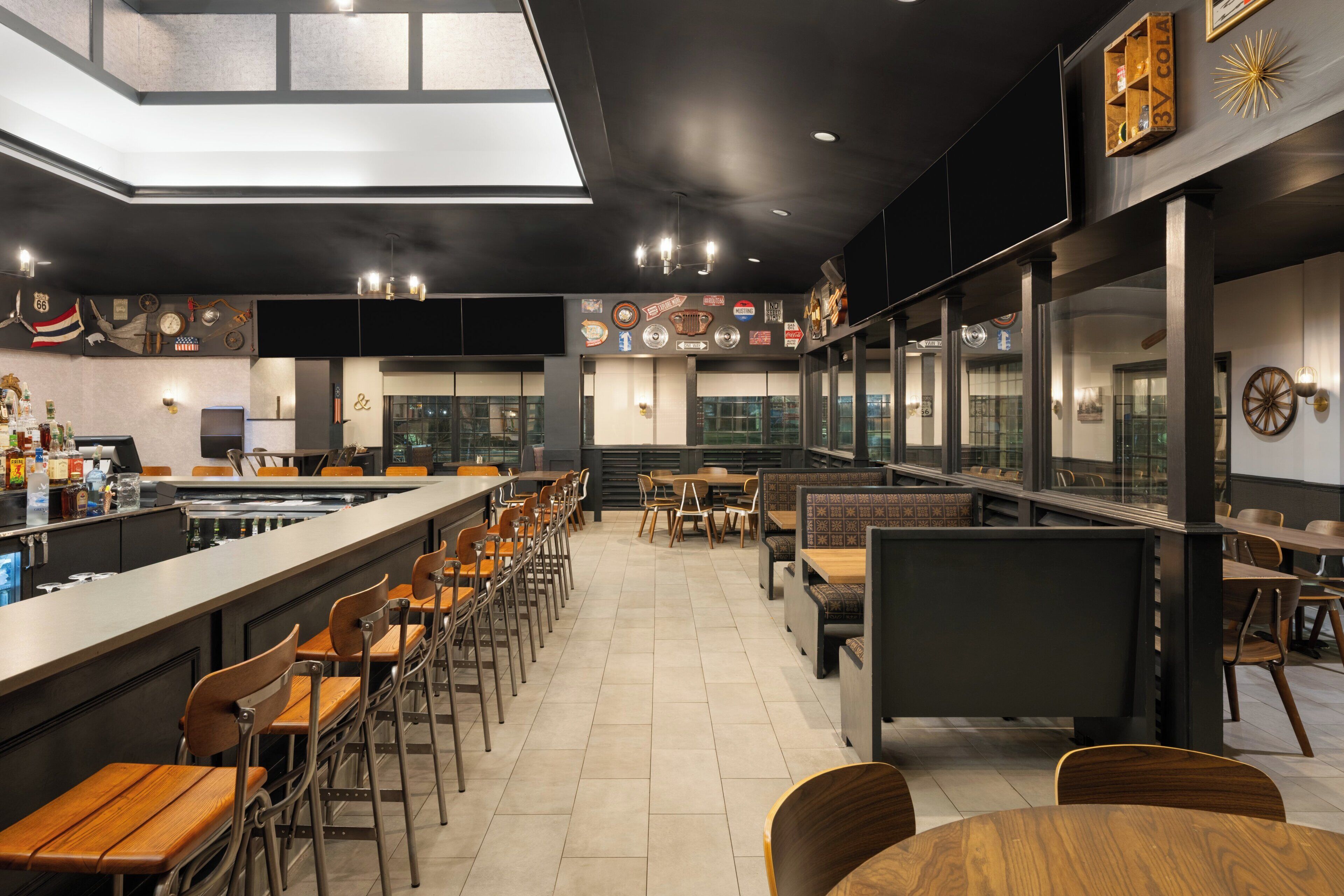 2 restaurantes: opção de café da manhã e jantar