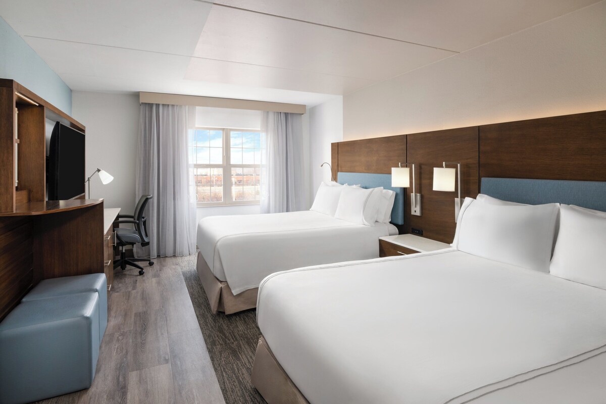 Standard Room, 2 Katil Ratu (Queen), Accessible (Communications) | Peralatan tempat tidur hipoalergenik, peti besi dalam bilik, meja 