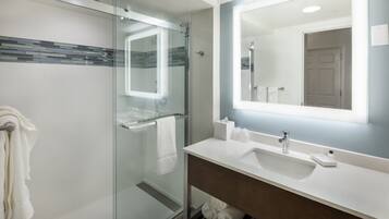 Lyxtoalettartiklar, hårtork och handdukar