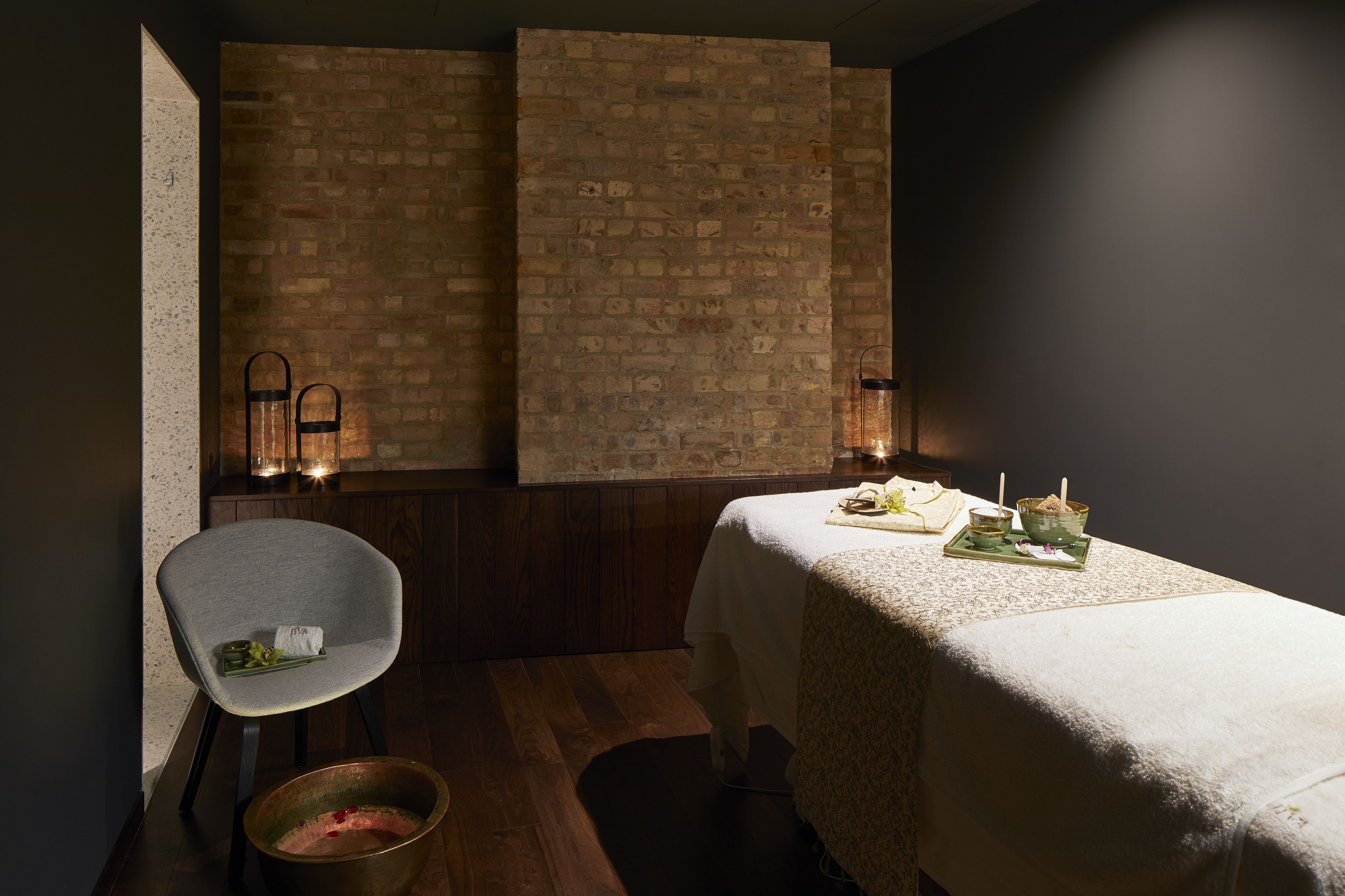 couples treatment room(s), sauna, hot tub, steam room, body treatments