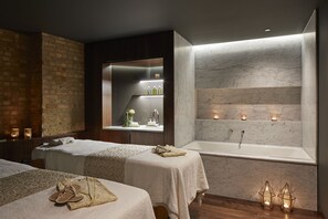 Couples treatment rooms, sauna, hot tub, steam room, body treatments - St. James' Court, A Taj Hotel, London (London)