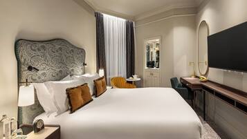 Habitación superior, 1 cama matrimonial | Ropa de cama hipoalergénica y caja de seguridad en la habitación