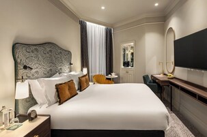 Superior-Zimmer, 1 Doppelbett | Allergikerbettwaren, Zimmersafe, Schreibtisch, Bügeleisen/Bügelbrett