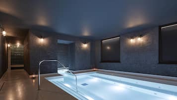 Couples treatment room(s), sauna, hot tub, steam room, body treatments