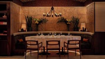 4 restaurants; breakfast, lunch, dinner and brunch served
