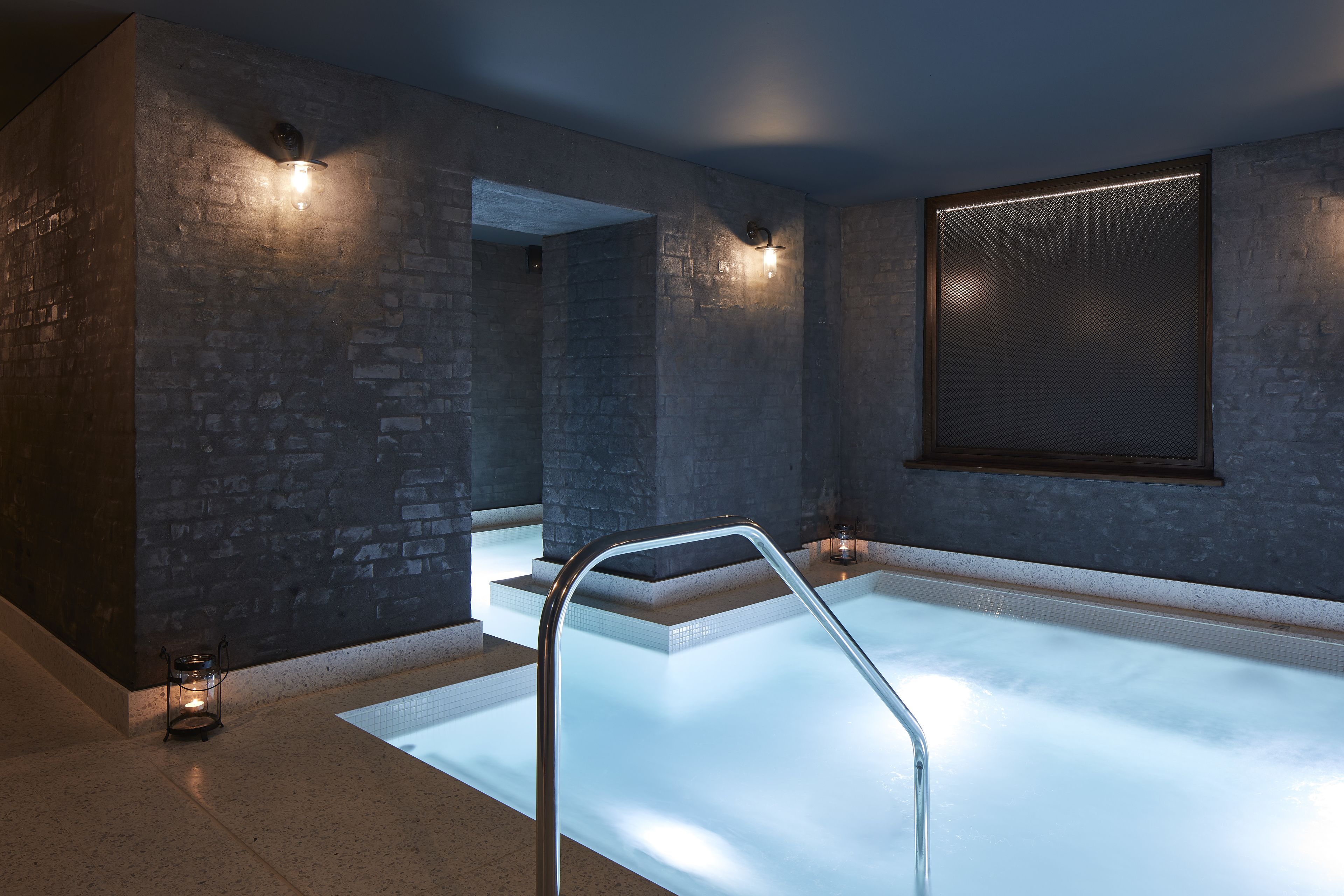 Couples treatment room(s), sauna, hot tub, steam room, body treatments