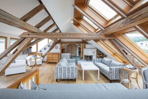 套房, 2 间卧室 | 起居区 | LED 电视、MP3 基座