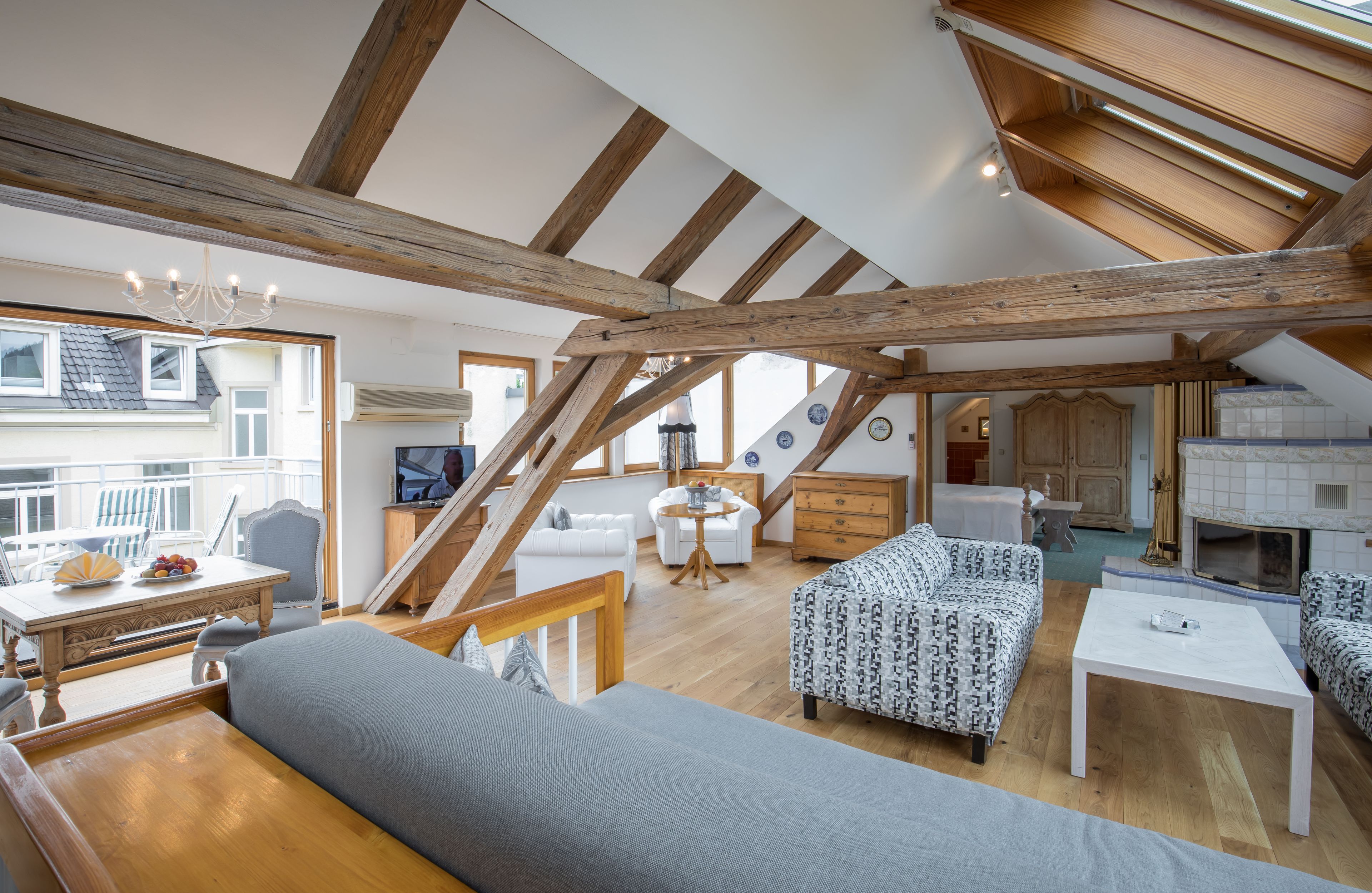 suite, 2 bedrooms | living area | led tv, mp3 dock