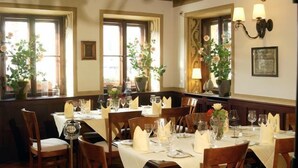 Frokost, lunsj og middag serveres
