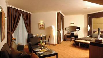 1 bedroom, premium bedding, minibar, in-room safe