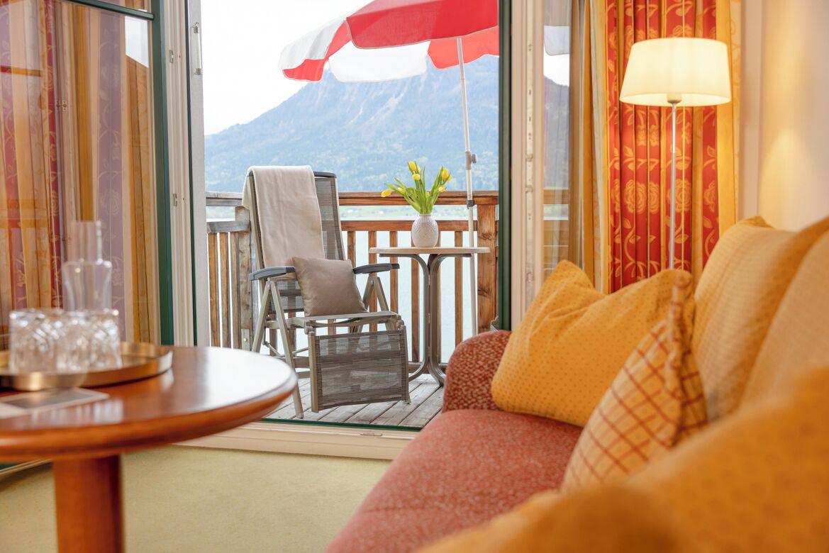 Chambre supérieure double, balcon, vue sur le lac | Literie hypoallergénique, minibar, coffre-fort, bureau