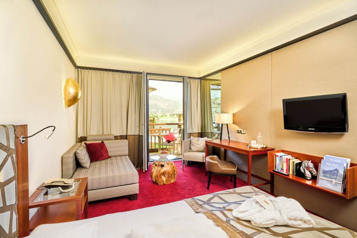 Hypo-allergenic bedding available, minibar, in-room safe, desk