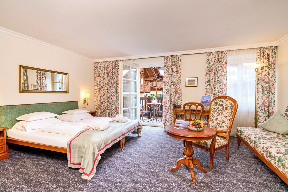 Habitación doble tradicional, vista a la montaña | Ropa de cama hipoalergénica y minibar 