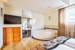 Suite, Balcony, Lake View (Rössl) | Hypo-allergenic bedding, in-room safe, individually decorated