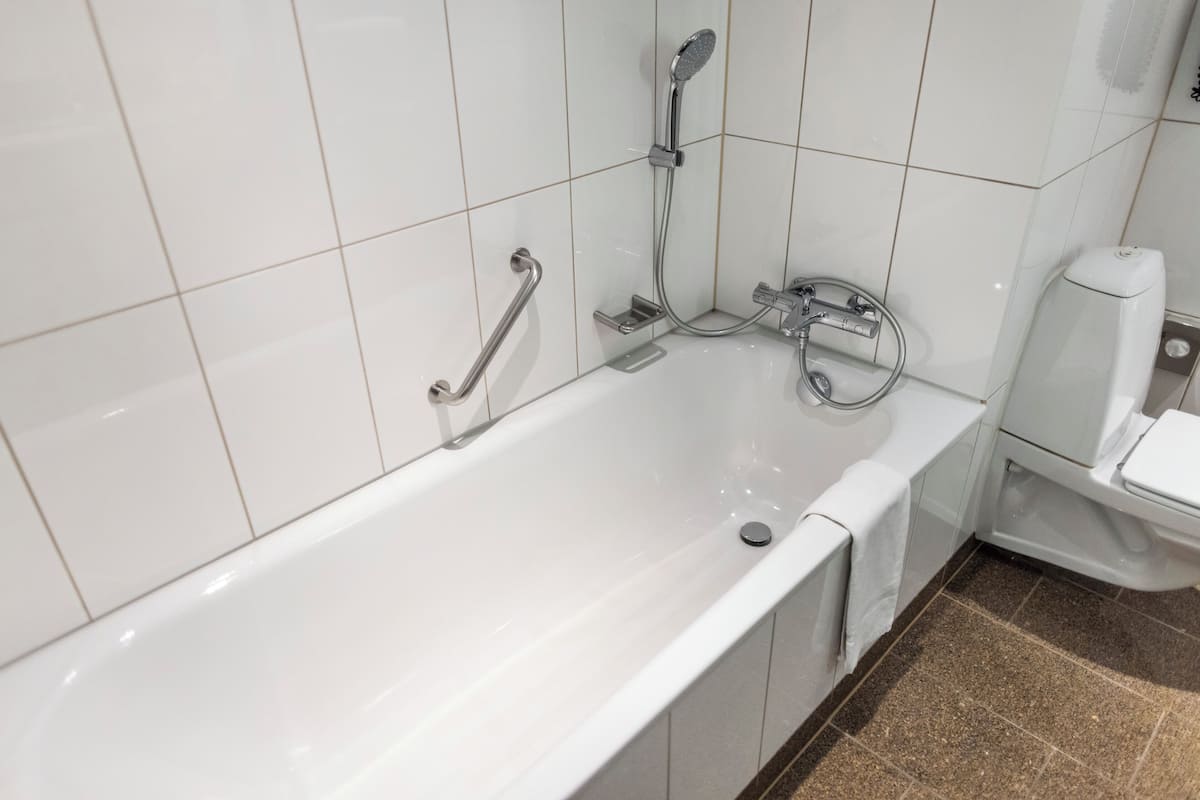 separate bathtub and shower, deep-soaking bathtub