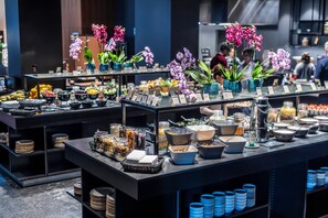 Tägliches Frühstücksbuffet (245 DKK pro Person)