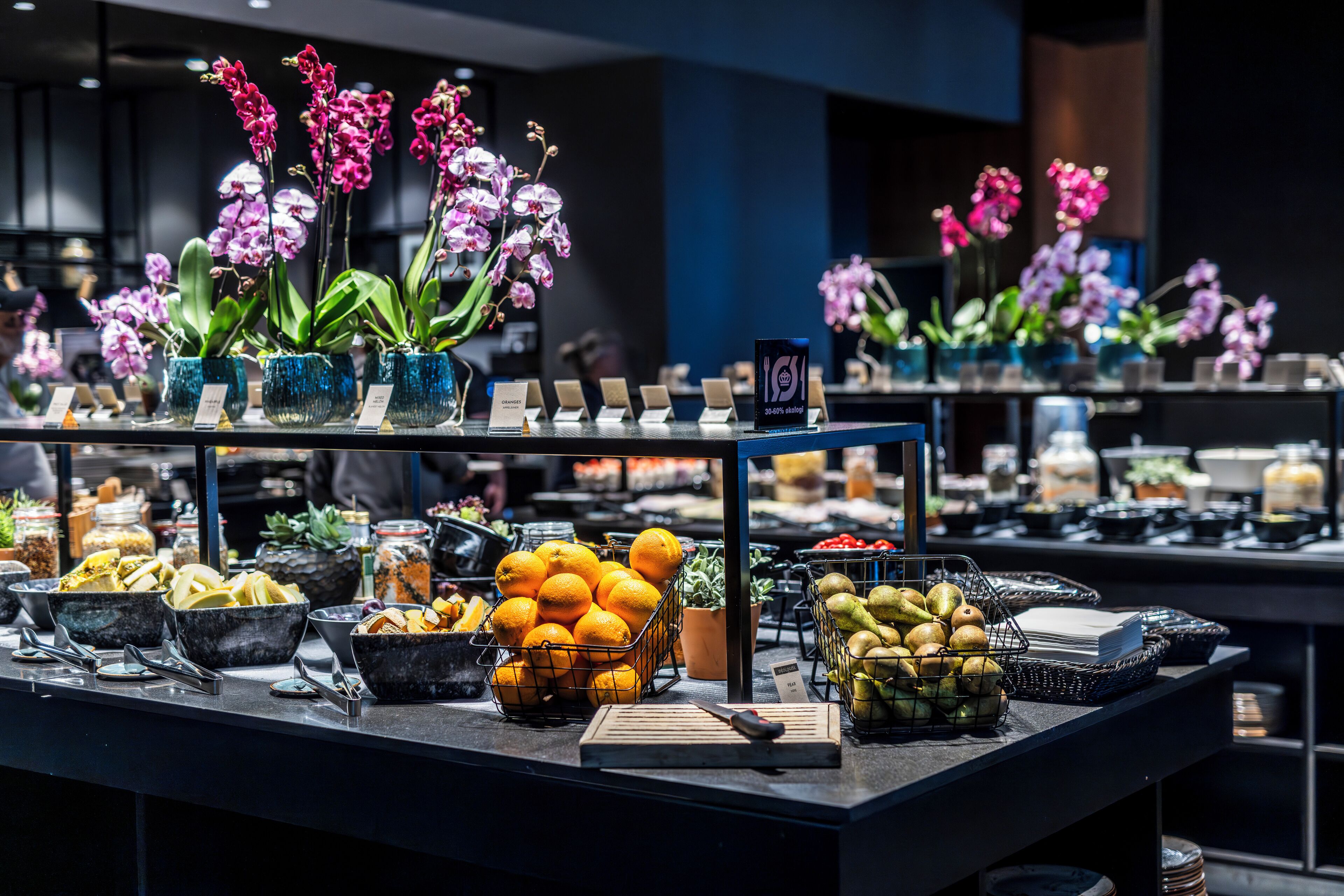 Desayuno buffet todos los días (DKK 245 por persona) 